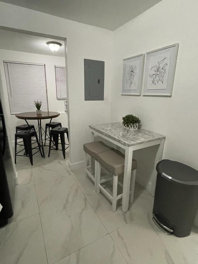 Guest House Near Downtown Μαϊάμι Εξωτερικό φωτογραφία